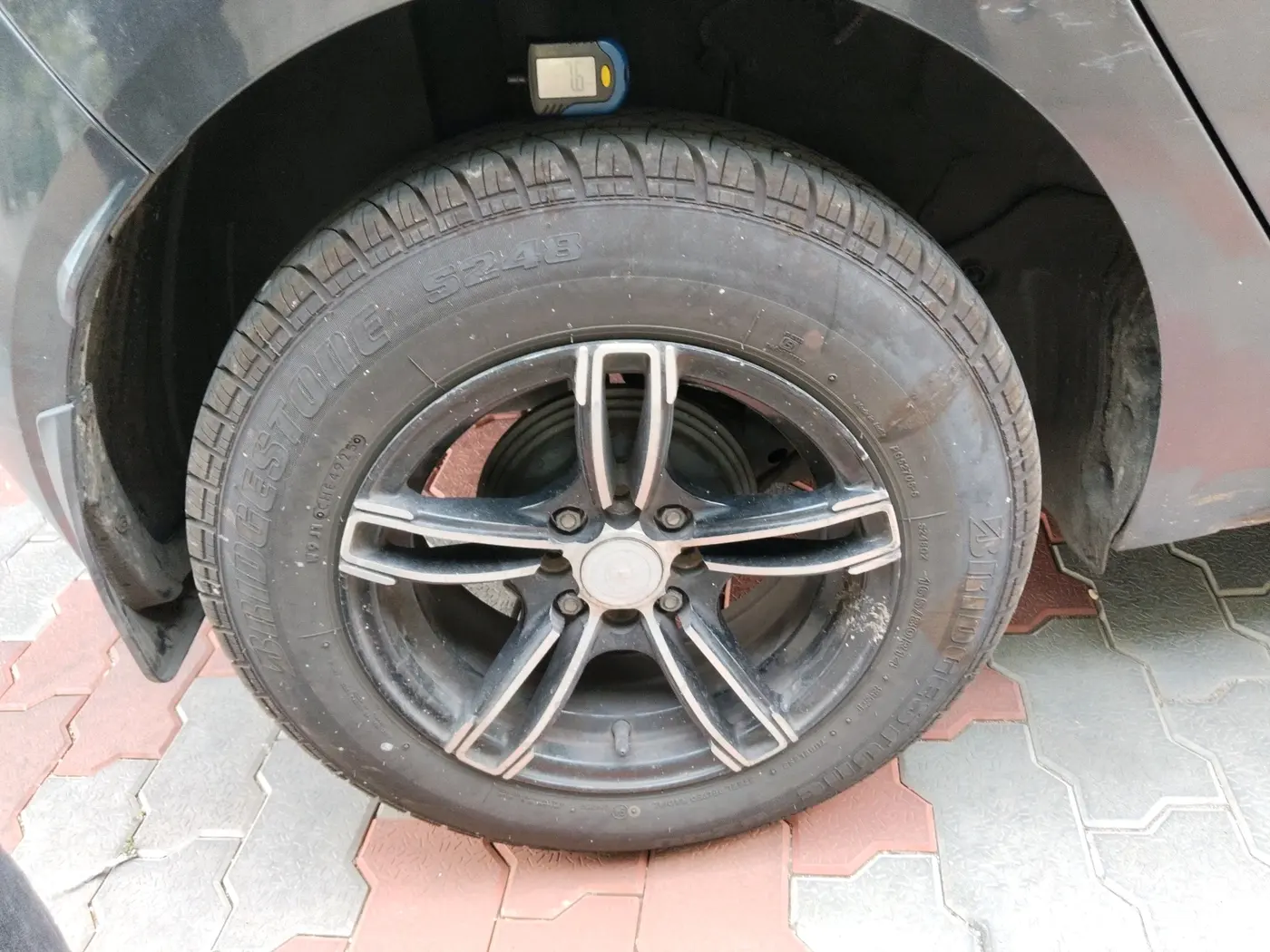 2020 Tata ALTROZ XE PETROL, Petrol, Manual, 76,237 km, tyre