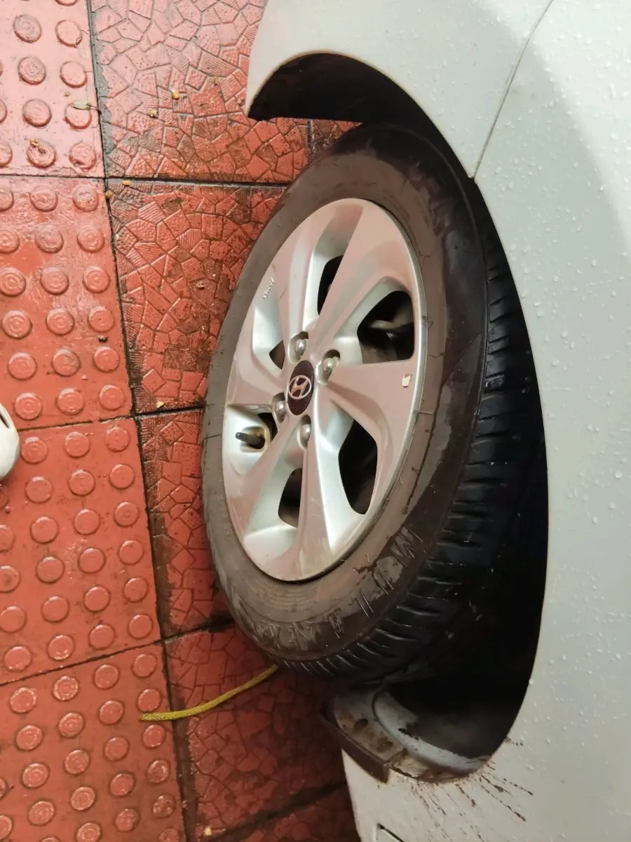 2018 Hyundai Xcent SX 1.2, Petrol, Manual, 91,560 km, tyre