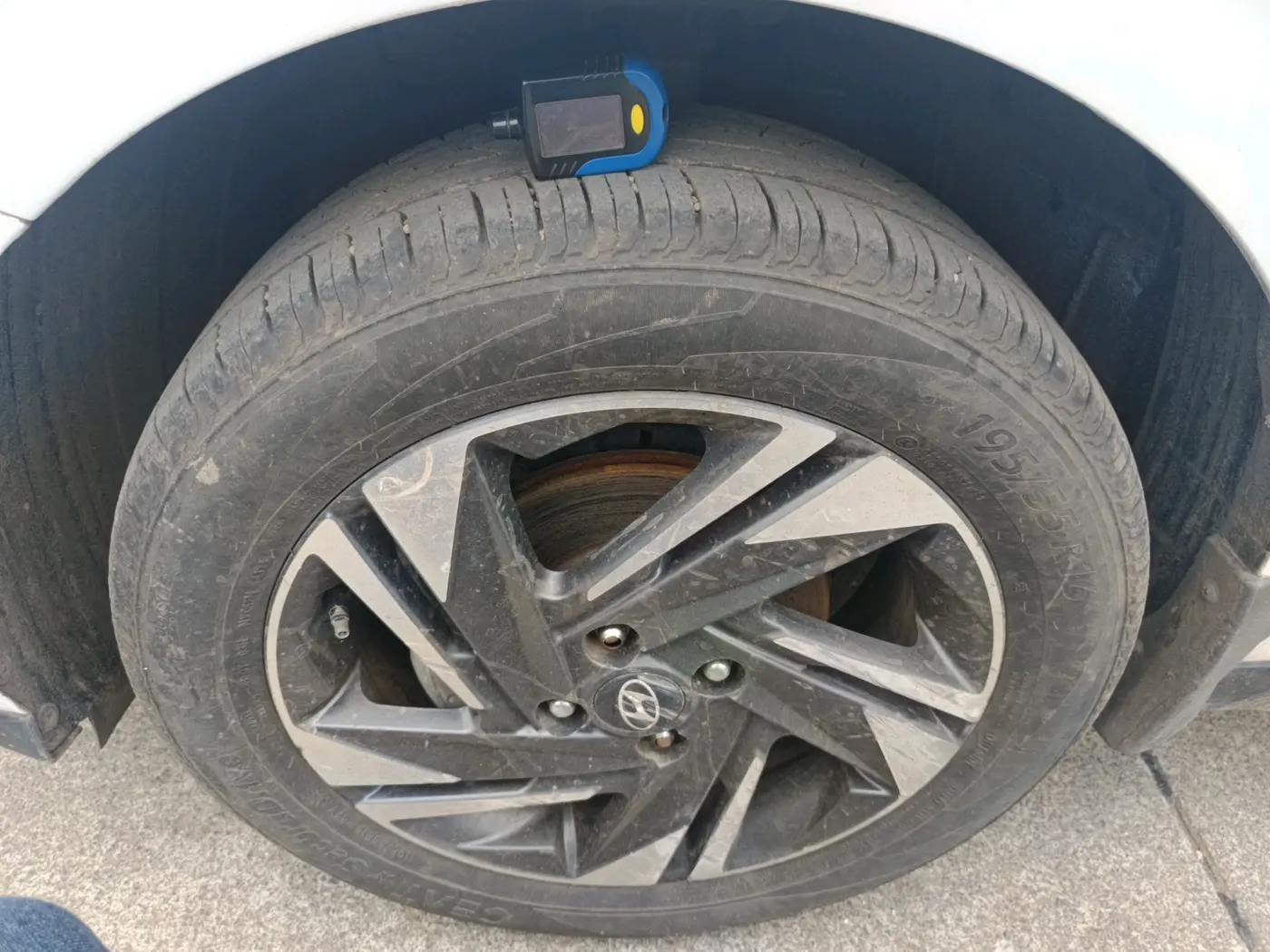 2023 Hyundai NEW I20 ASTA (O) 1.2 AT, Petrol, Automatic, 42,536 km, tyre