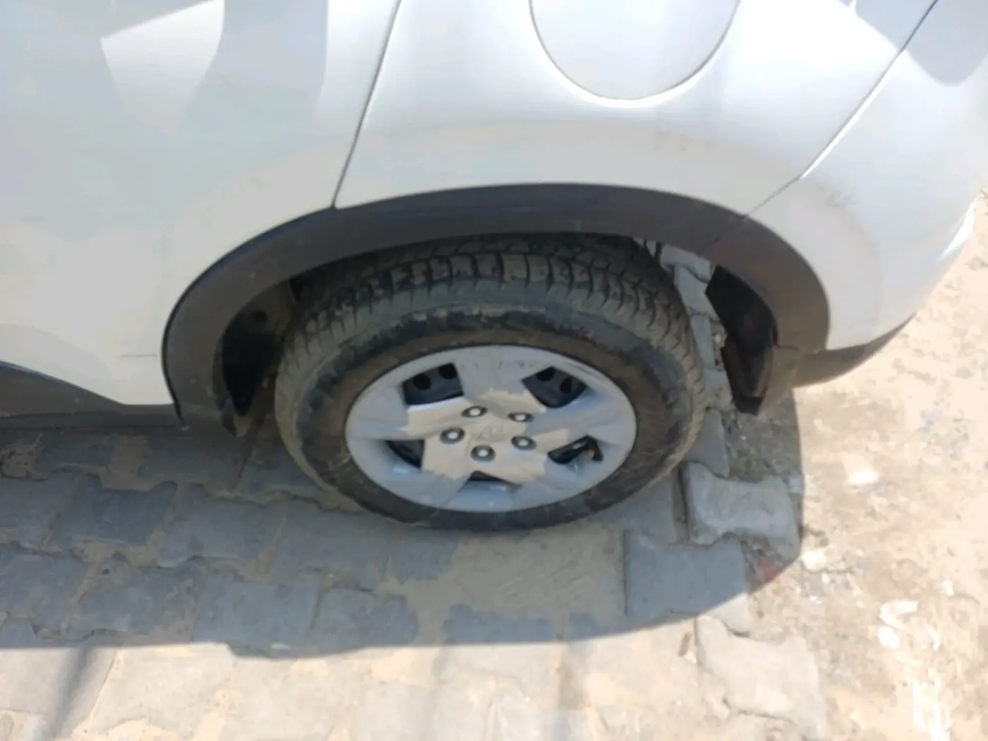 2021 Hyundai VENUE E 1.2, Petrol, Manual, 72,560 km, tyre