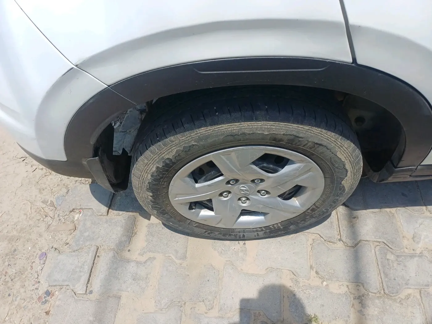 2021 Hyundai VENUE E 1.2, Petrol, Manual, 72,560 km, tyre