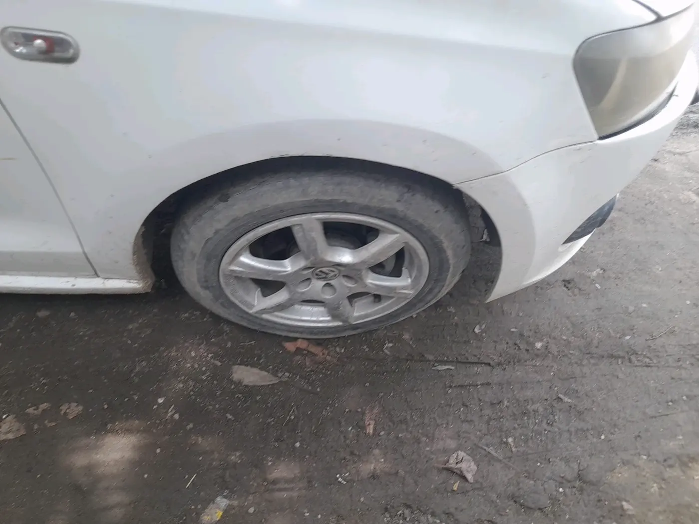 2013 Volkswagen Vento HIGHLINE DIESEL 1.6, Diesel, Manual, 1,07,710 km, tyre