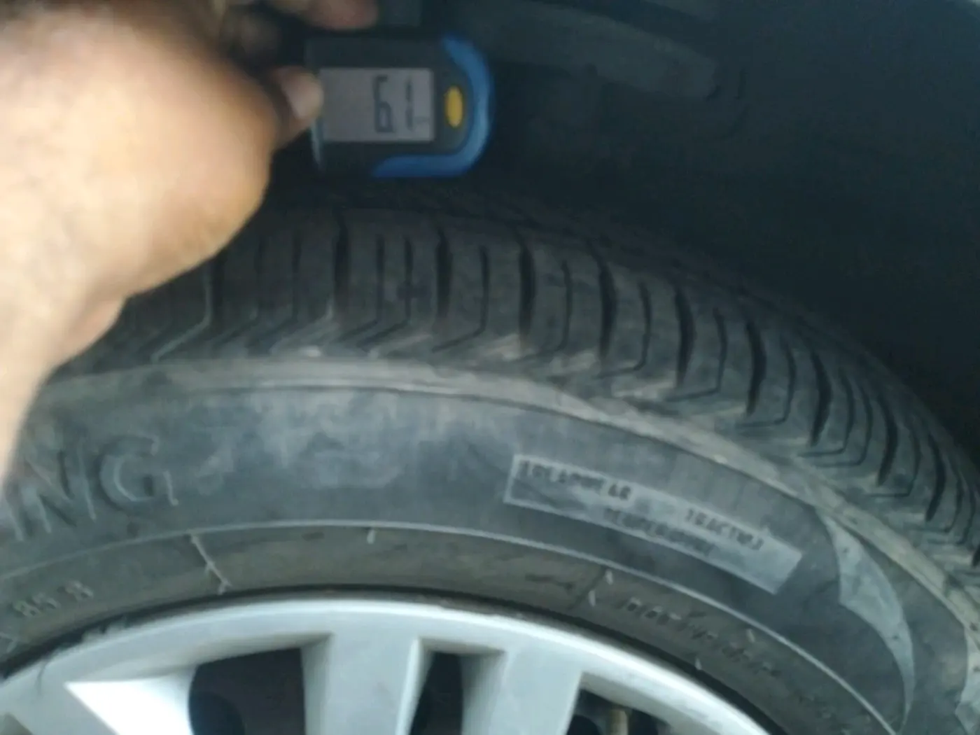 2013 Maruti Swift VDI, Diesel, Manual, 1,03,164 km, tyre