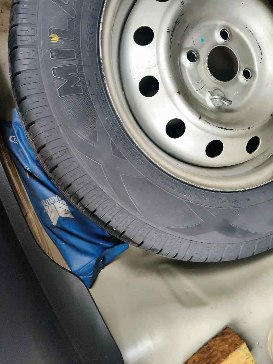 2014 Maruti Swift Dzire LXI, Petrol, Manual, 40,254 km, tyre