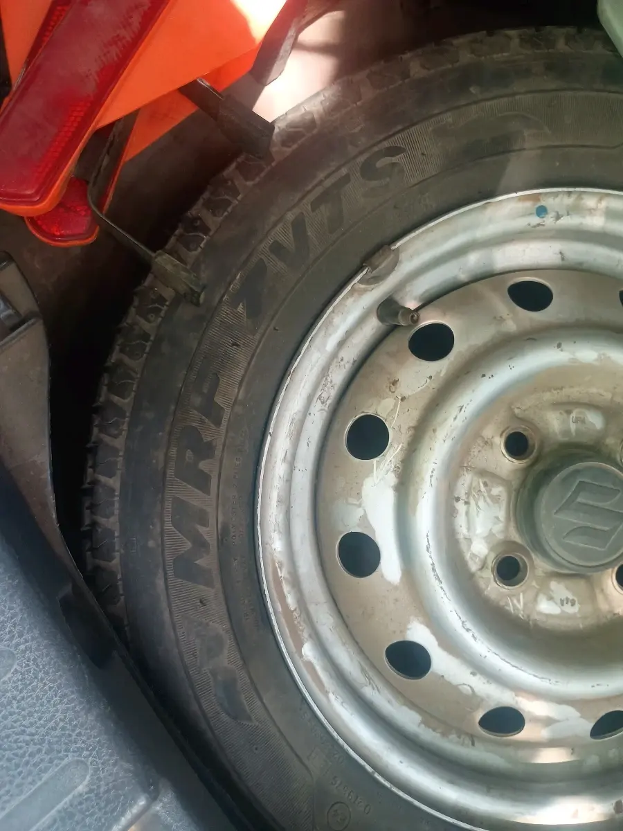 2011 Maruti Wagon R 1.0 LXI, Petrol, Manual, 72,699 km, tyre