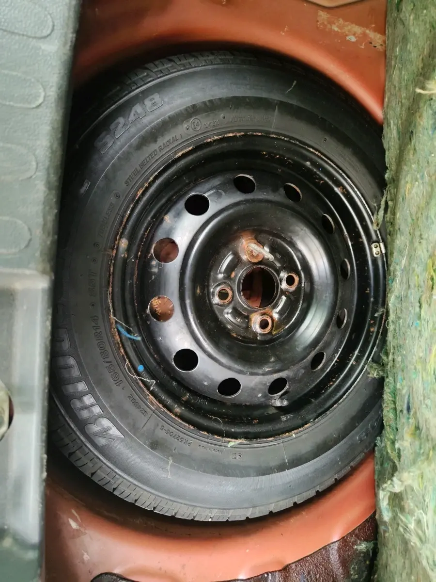 2011 Maruti Ritz VXI, Petrol, Manual, 64,882 km, tyre
