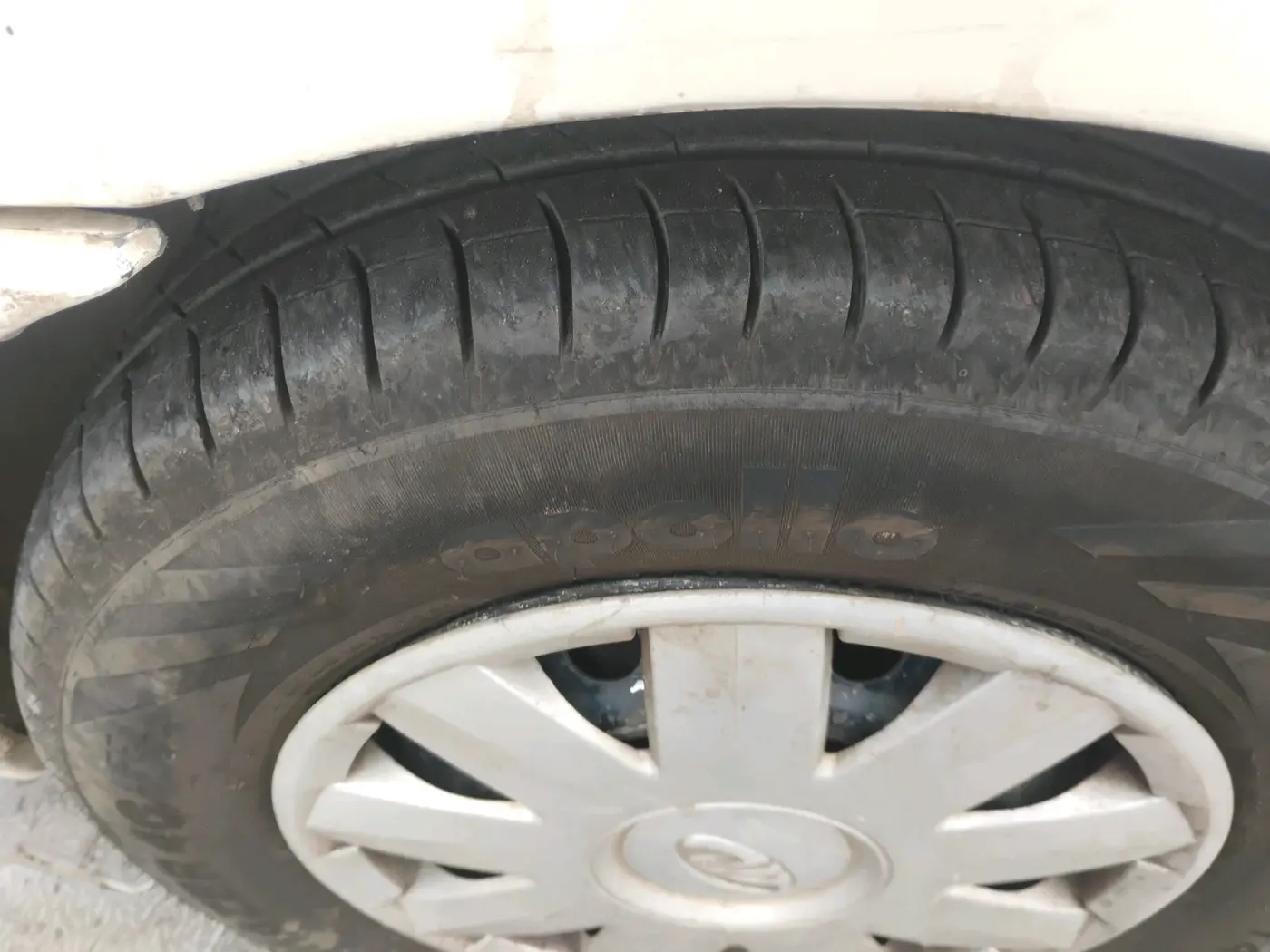 2011 Mahindra Verito 1.5 D4 BS III, Diesel, Manual, 1,14,250 km, tyre