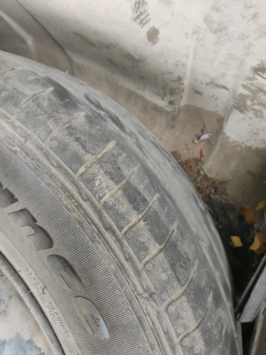 2011 Mahindra Verito 1.5 D4 BS III, Diesel, Manual, 1,14,250 km, tyre