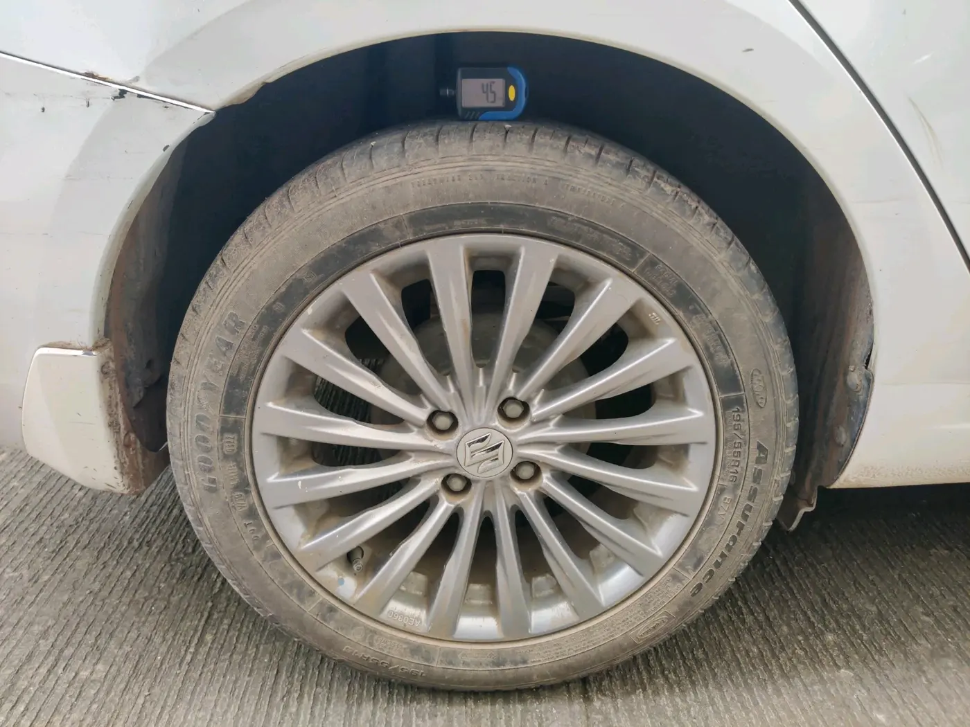 2014 Maruti Ciaz ZXI, Petrol, Manual, 98,388 km, tyre