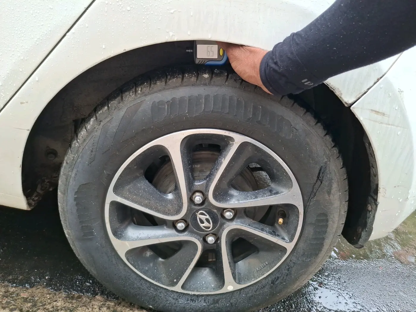 2017 Hyundai Grand i10 SPORTZ (O) AT 1.2 KAPPA VTVT, CNG, Automatic, 67,666 km, tyre