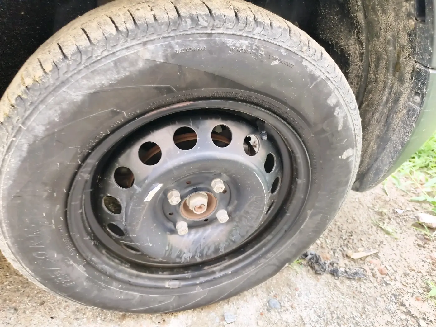 2024 Tata PUNCH ADVENTURE RHYTHM PACK MT, Petrol, Manual, 14,928 km, tyre
