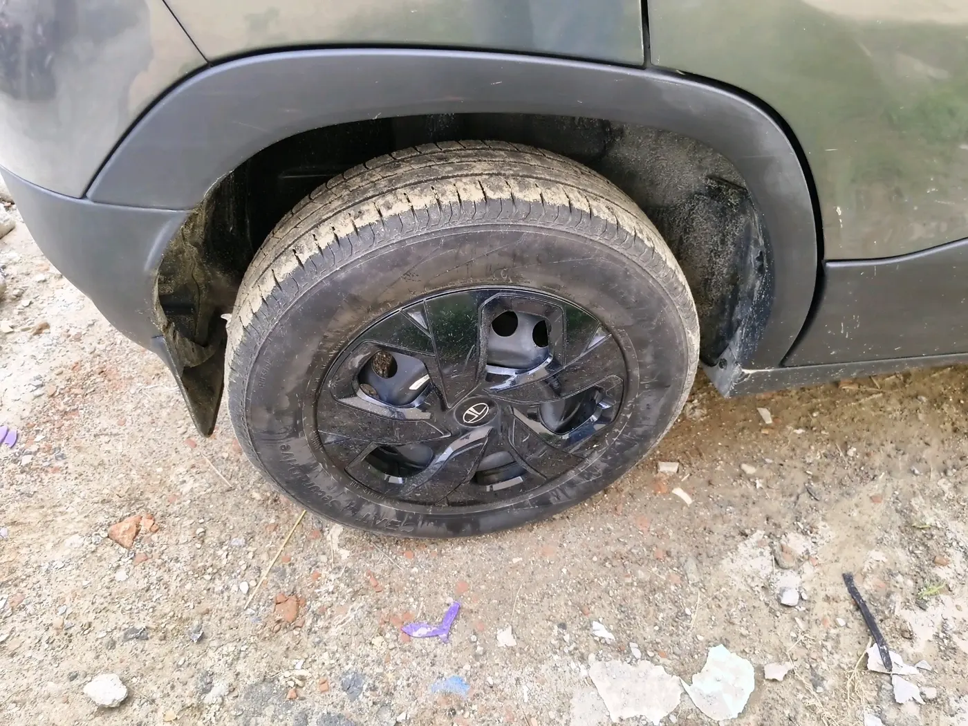 2024 Tata PUNCH ADVENTURE RHYTHM PACK MT, Petrol, Manual, 14,928 km, tyre