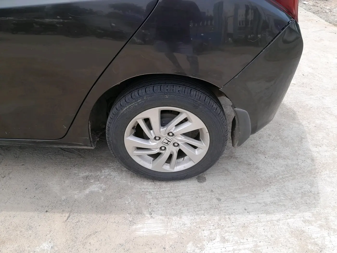 2017 Honda Jazz 1.2L I-VTEC V AT, CNG, Automatic, 1,34,489 km, tyre