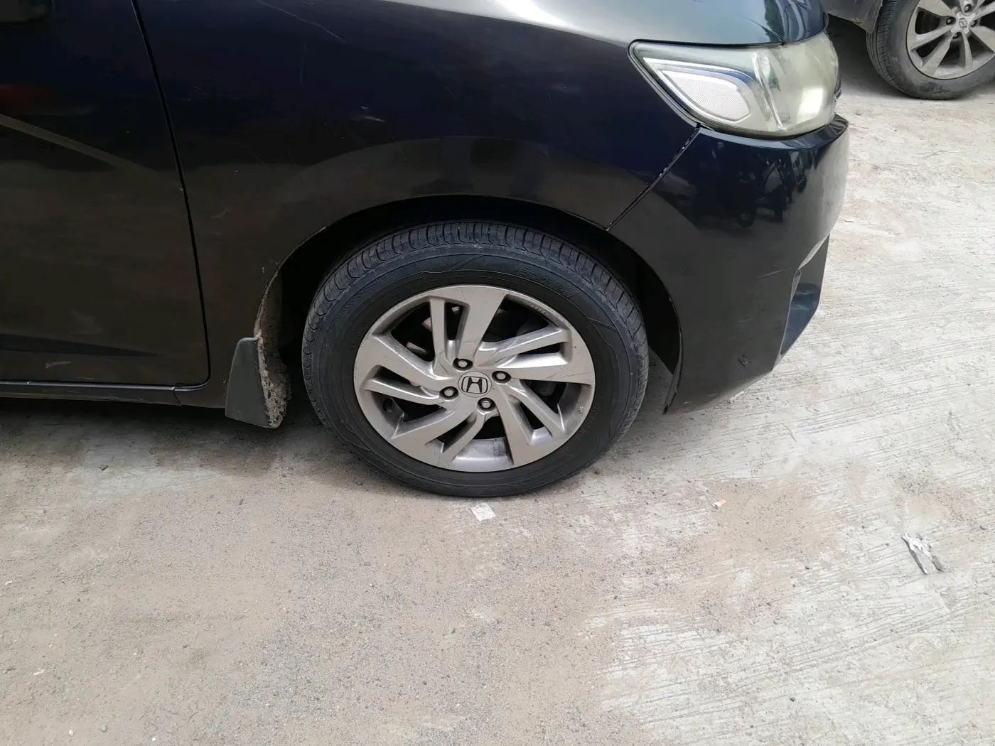 2017 Honda Jazz 1.2L I-VTEC V AT, CNG, Automatic, 1,34,489 km, tyre
