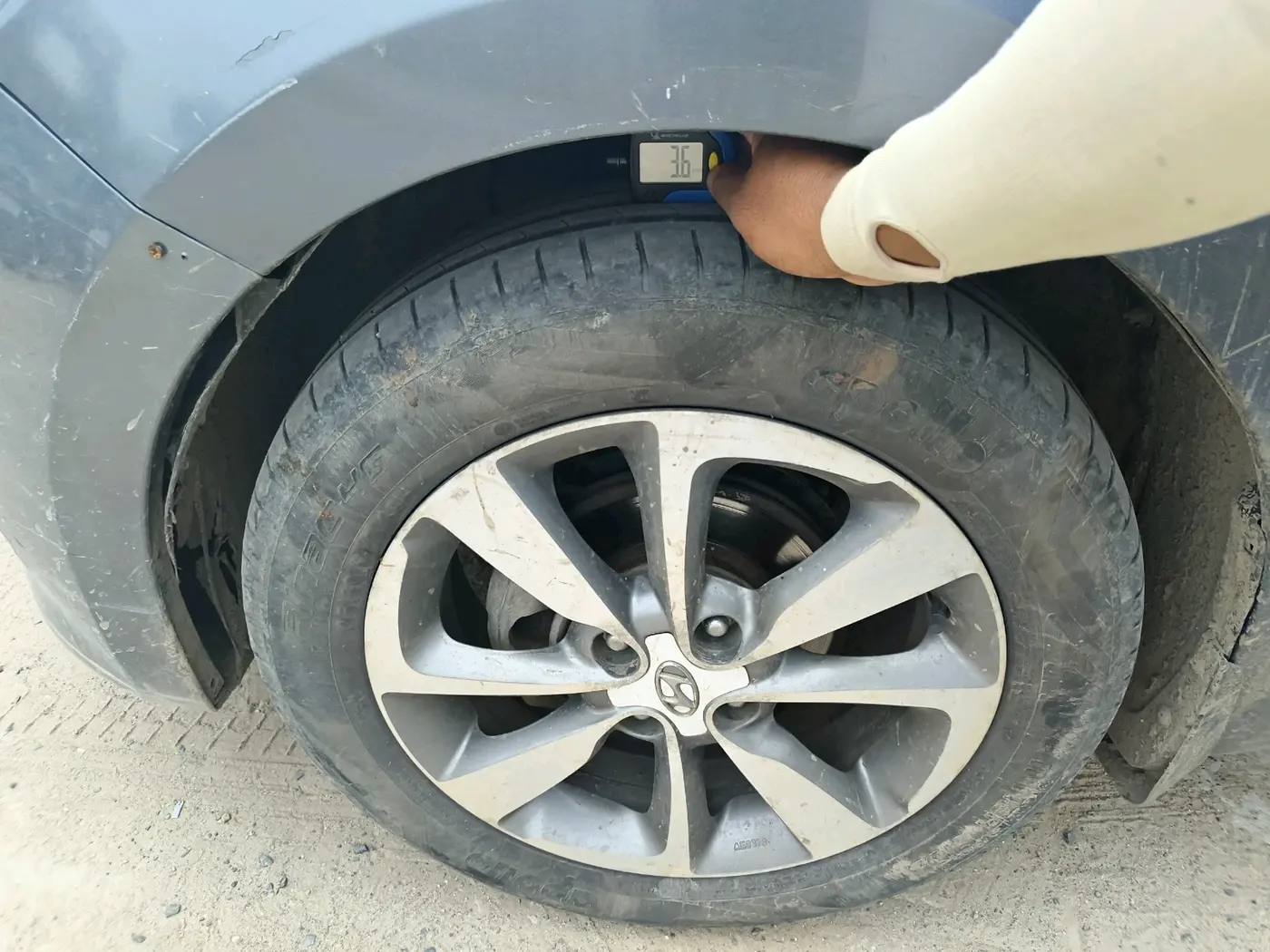 2017 Hyundai Elite i20 ASTA 1.4 CRDI (O), Diesel, Manual, 1,00,532 km, tyre