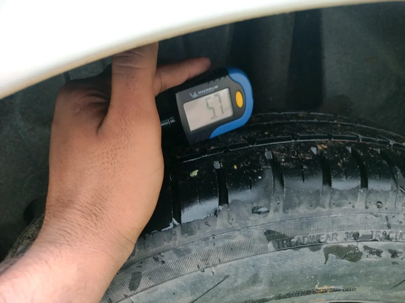 2019 Maruti Swift VXI, CNG, Manual, 51,737 km, tyre