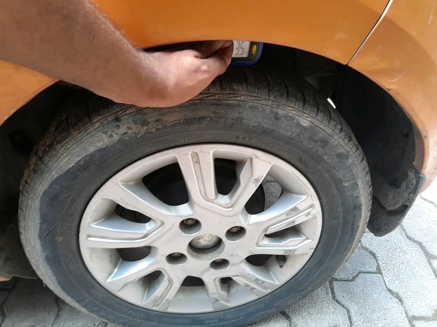 2018 Tata Tiago XZ PETROL, CNG, Manual, 76,337 km, tyre
