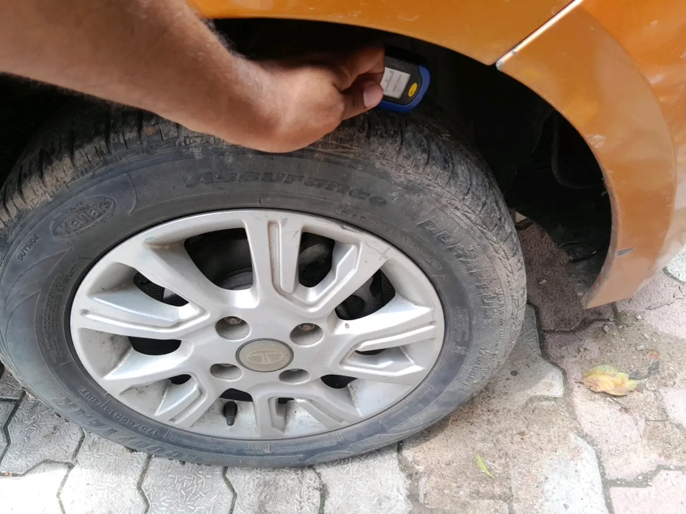 2018 Tata Tiago XZ PETROL, CNG, Manual, 76,337 km, tyre