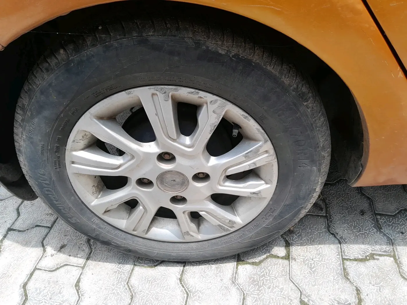 2018 Tata Tiago XZ PETROL, CNG, Manual, 76,337 km, tyre