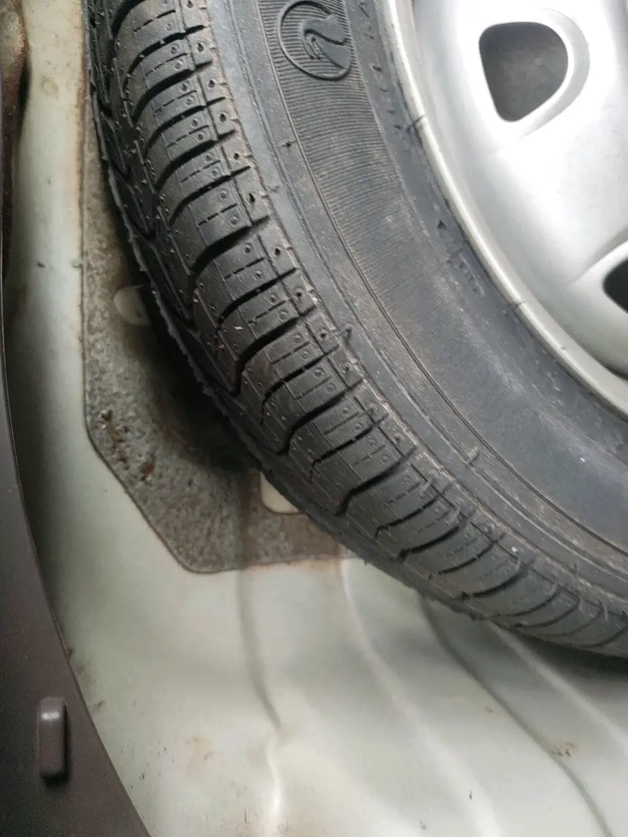 2012 Maruti Zen Estilo LXI, Petrol, Manual, 25,717 km, tyre