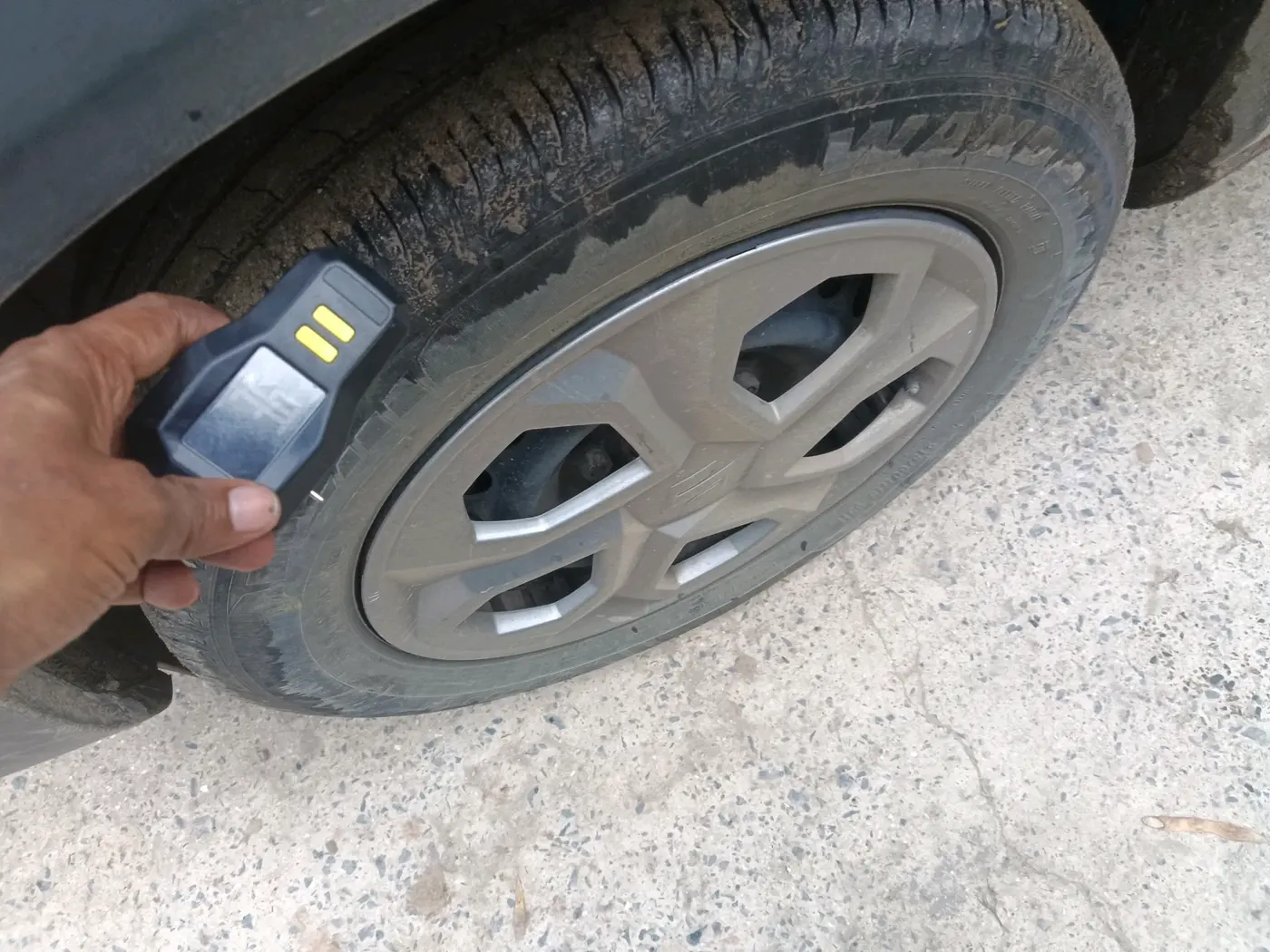 2023 Maruti BREZZA LXI, Petrol, Manual, 49,248 km, tyre