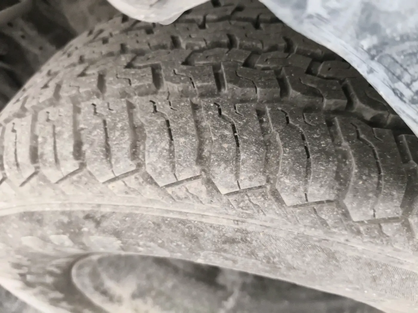 2017 Ford Endeavour TITANIUM 3.2 4X4 AT, Diesel, Automatic, 1,09,663 km, tyre