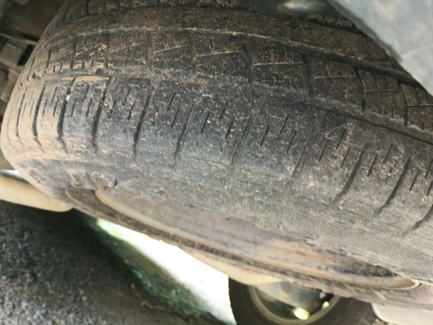 2016 Mahindra XUV500 W10 AT, Diesel, Automatic, 1,14,004 km, tyre