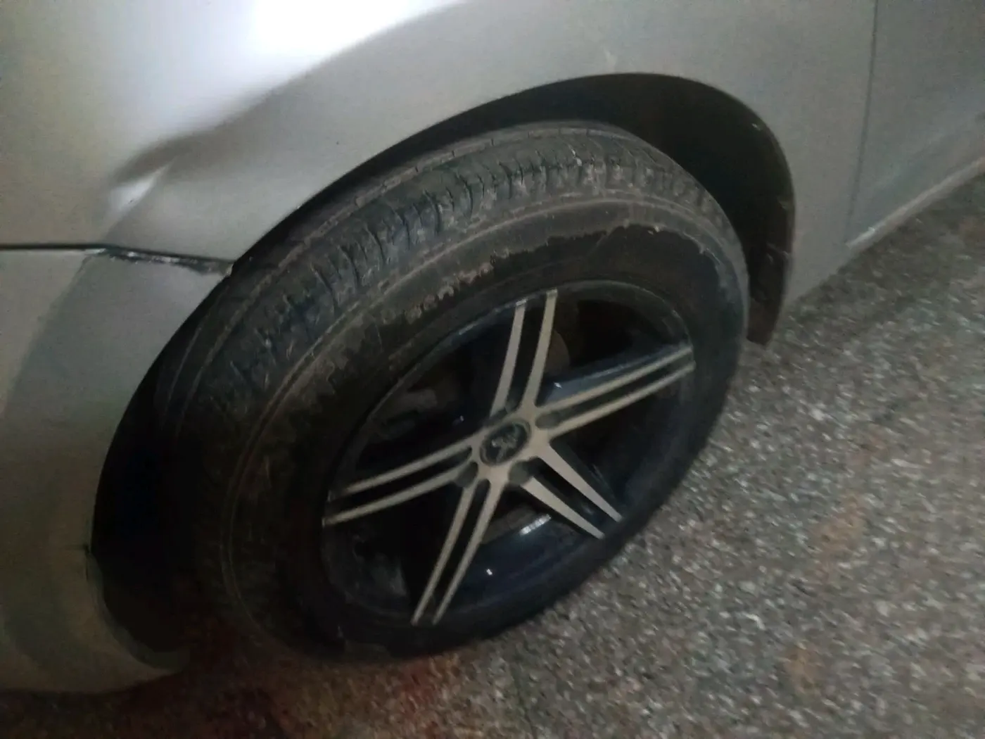2018 Maruti Swift VXI AMT, Petrol, Automatic, 98,080 km, tyre