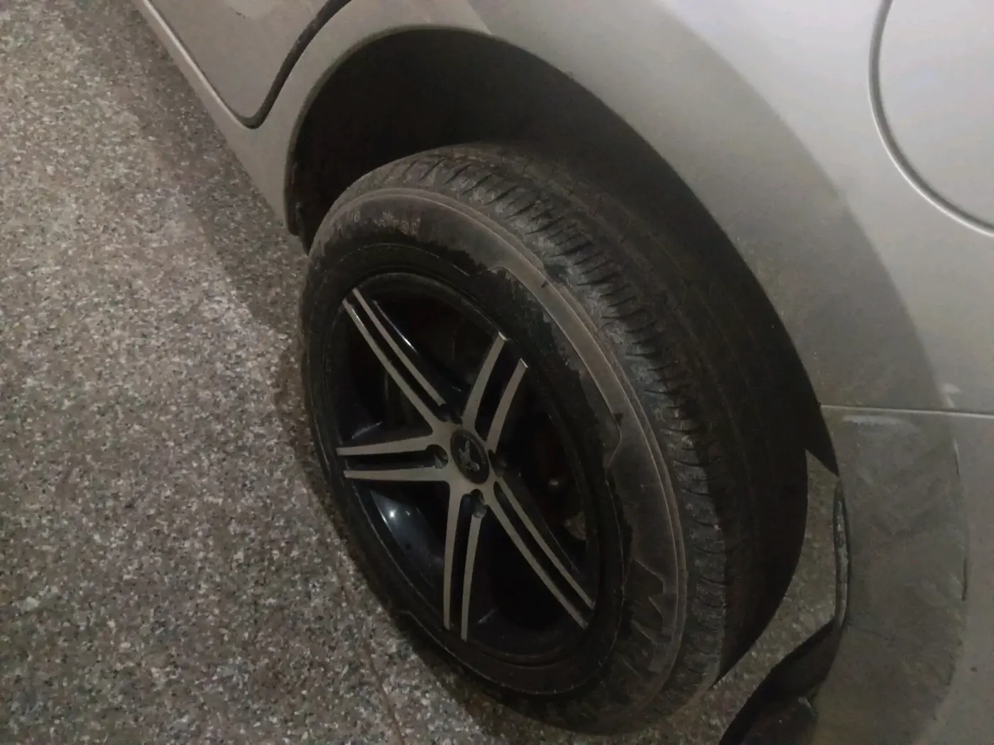 2018 Maruti Swift VXI AMT, Petrol, Automatic, 98,080 km, tyre