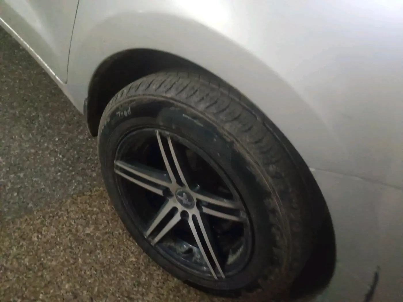 2018 Maruti Swift VXI AMT, Petrol, Automatic, 98,080 km, tyre
