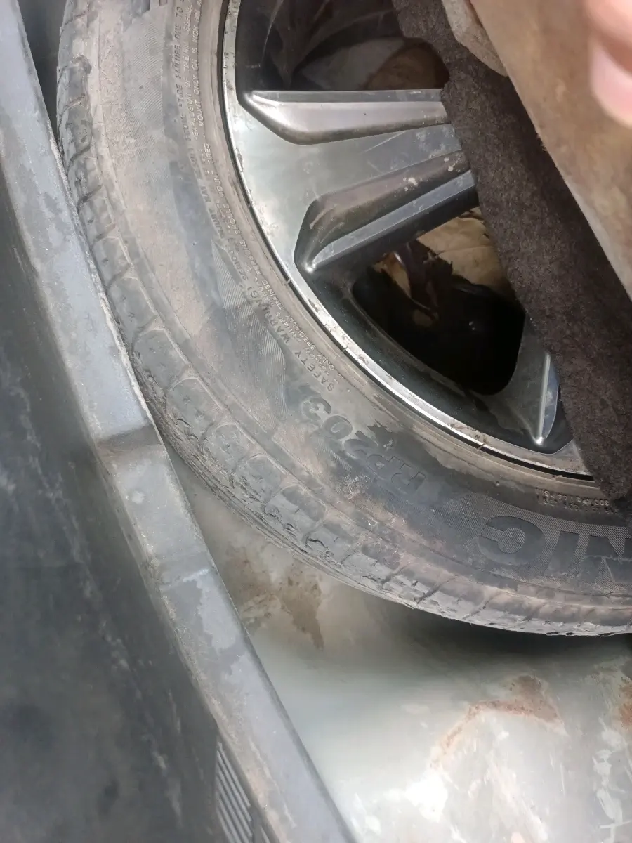2019 Hyundai Verna 1.6 VTVT SX (O) AT, CNG, Automatic, 90,938 km, tyre