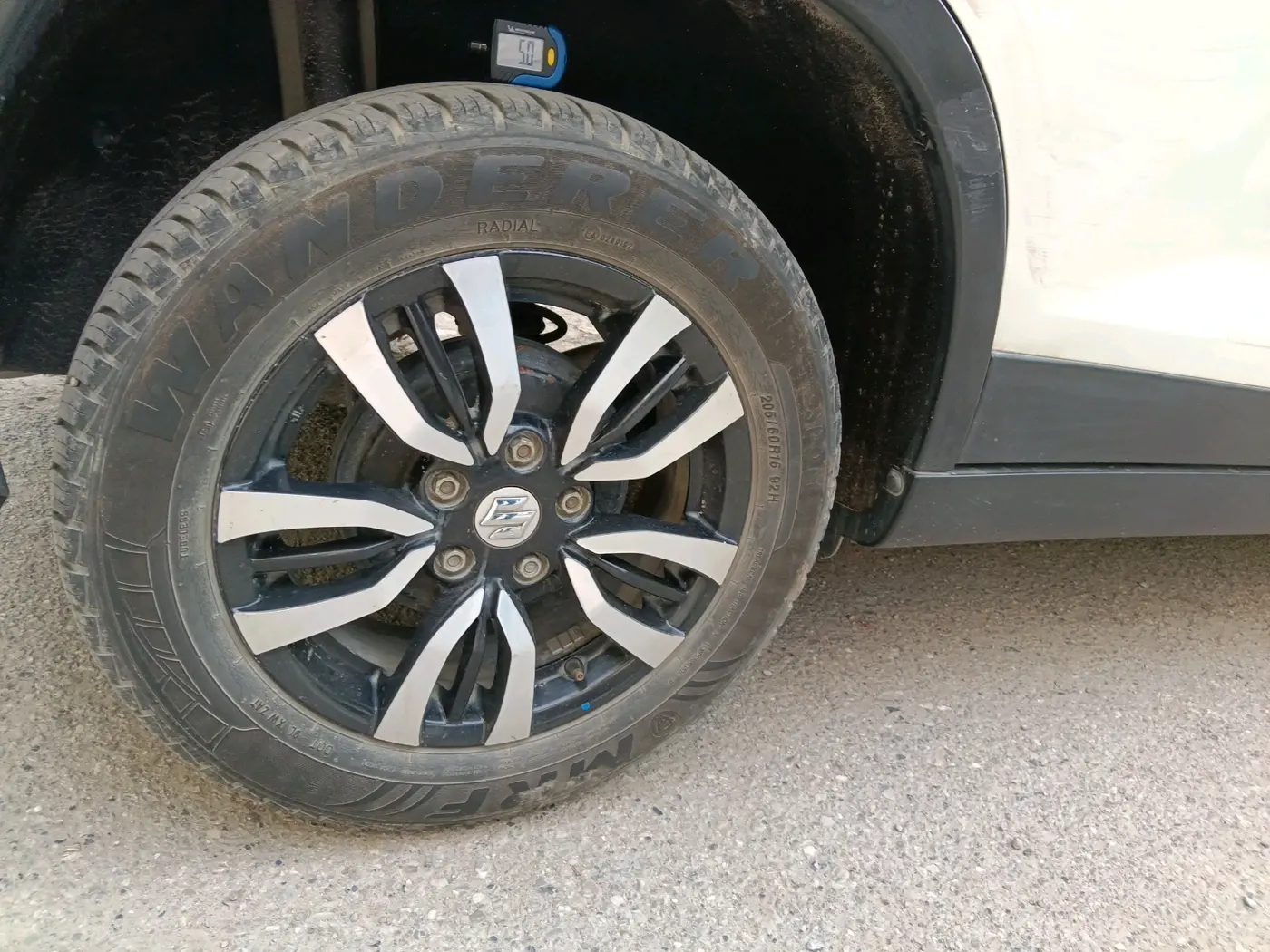 2016 Maruti Vitara Brezza VDI (O), Diesel, Manual, 67,113 km, tyre