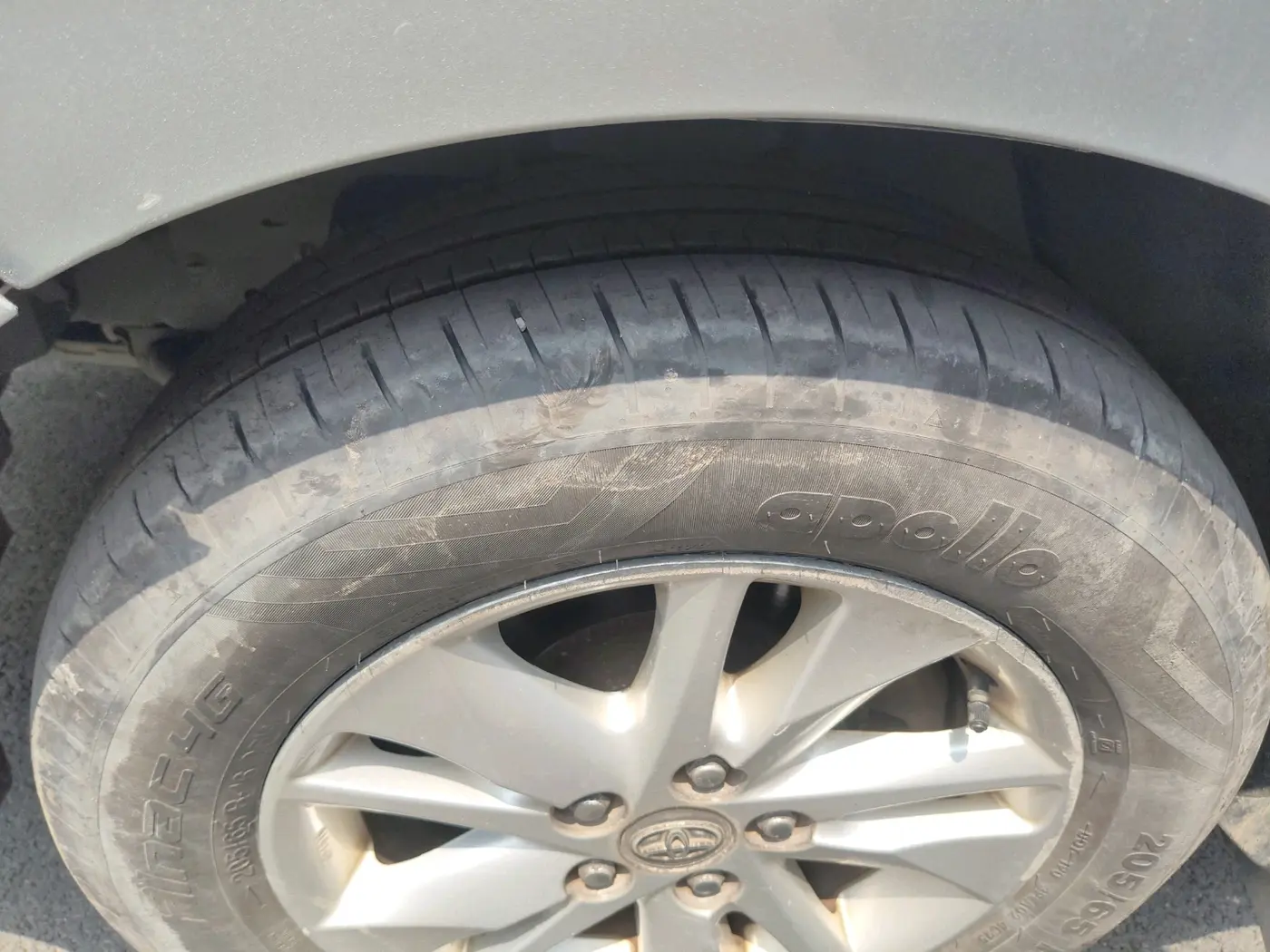 2017 Toyota Innova Crysta 2.8 GX AT 7 STR, Diesel, Automatic, 1,13,439 km, tyre