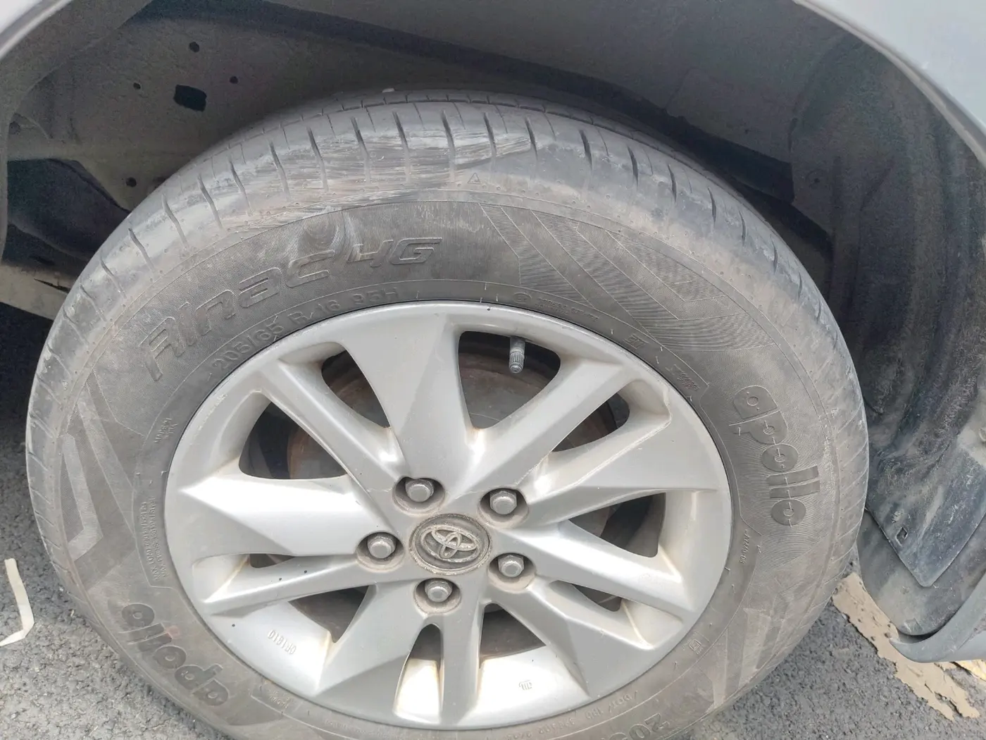 2017 Toyota Innova Crysta 2.8 GX AT 7 STR, Diesel, Automatic, 1,13,439 km, tyre