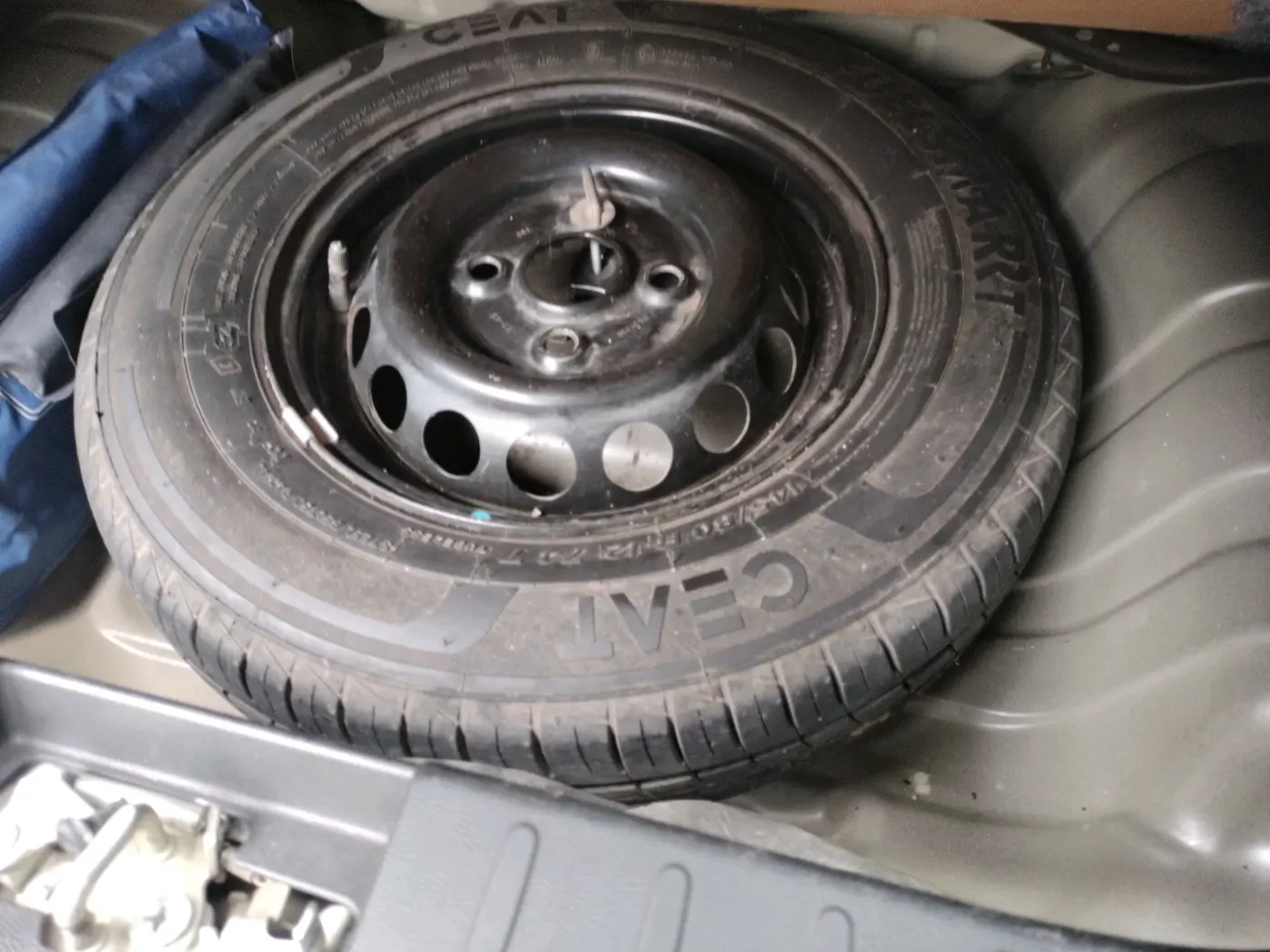 2021 Maruti Alto VXI PLUS, Petrol, Manual, 23,128 km, tyre
