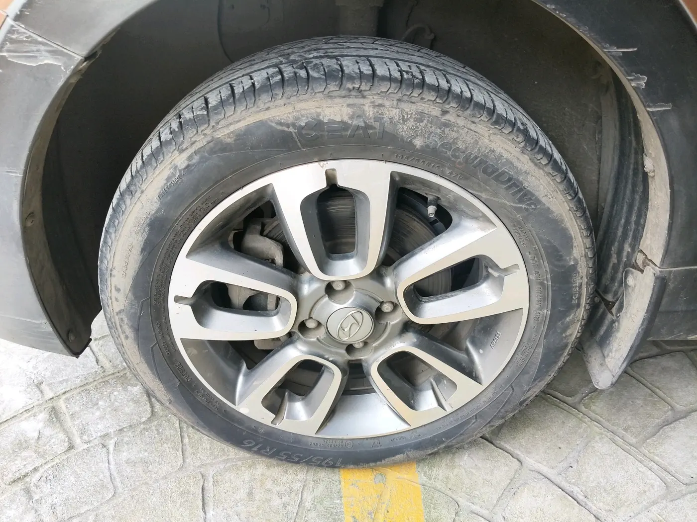 2017 Hyundai i20 Active 1.2 S, CNG, Manual, 81,377 km, tyre