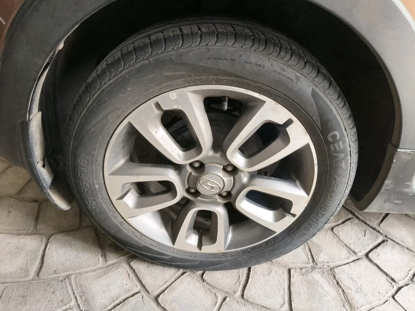 2017 Hyundai i20 Active 1.2 S, CNG, Manual, 81,377 km, tyre