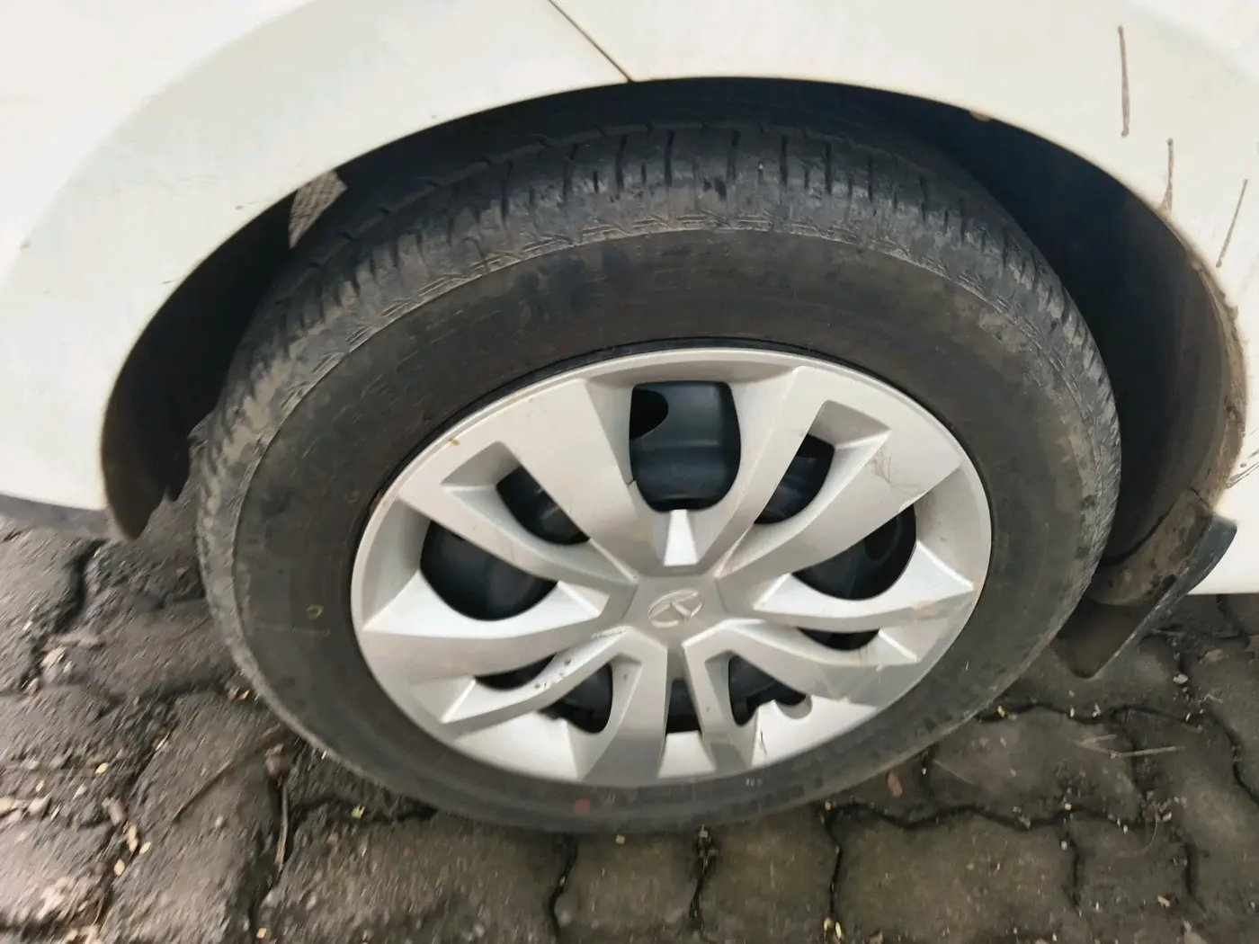 2017 Tata Zest XMS PETROL, Petrol, Manual, 40,434 km, tyre