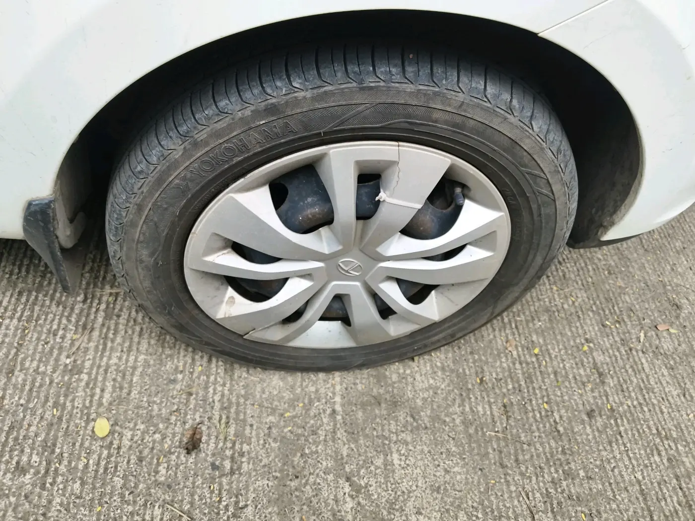 2017 Tata Zest XMS PETROL, Petrol, Manual, 40,434 km, tyre