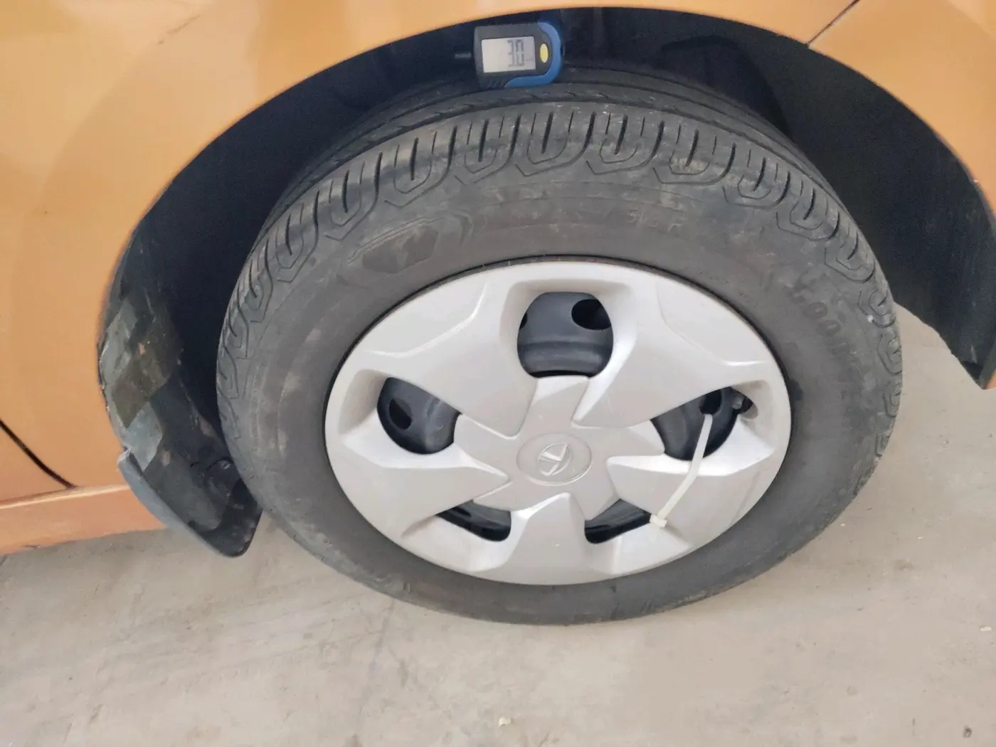 2018 Tata Tiago XT PETROL, Petrol, Manual, 52,990 km, tyre