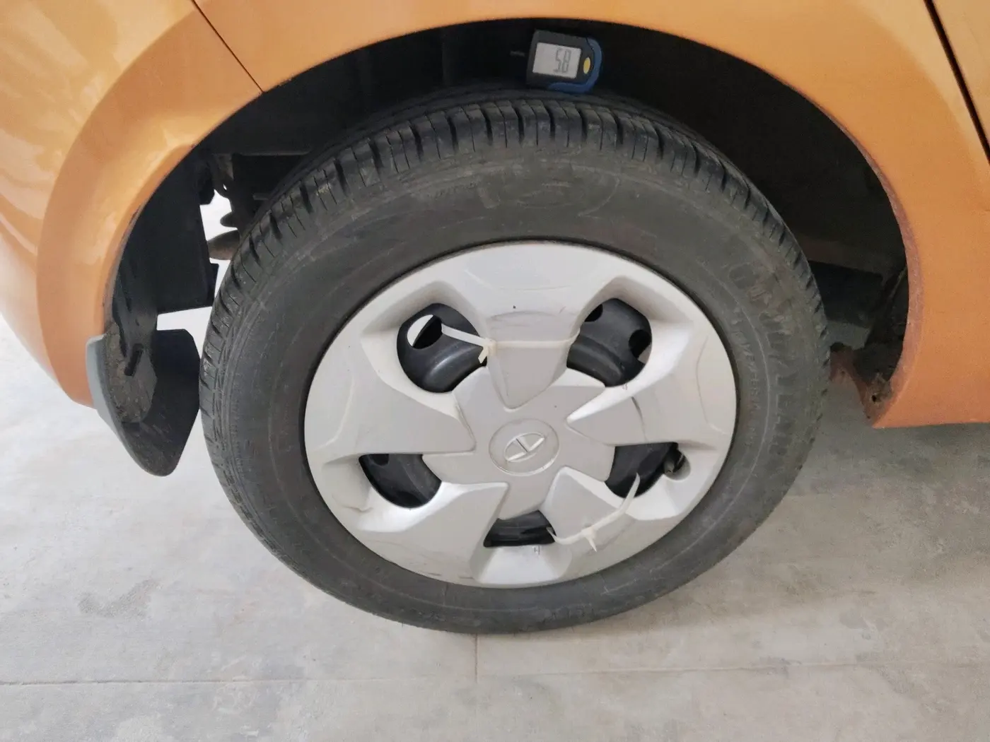 2018 Tata Tiago XT PETROL, Petrol, Manual, 52,990 km, tyre