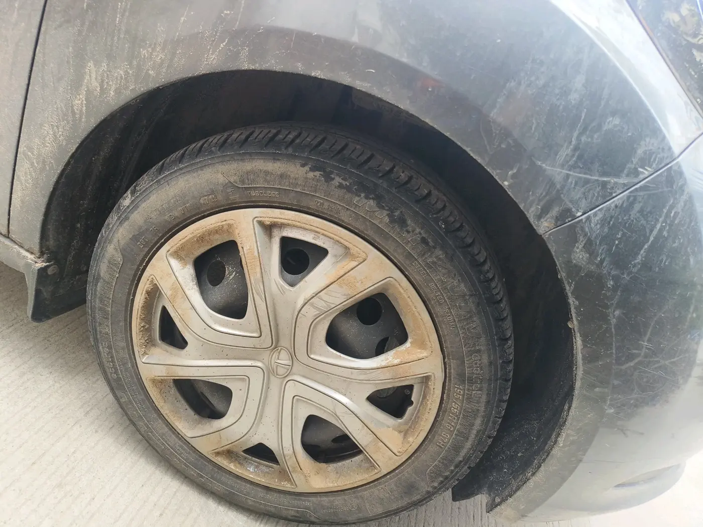 2022 Tata ALTROZ XM PLUS PETROL, Petrol, Manual, 80,465 km, tyre