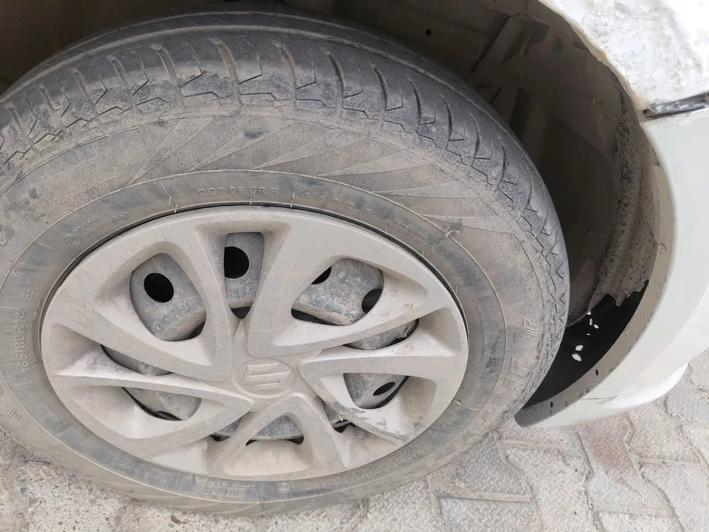 2016 Maruti Swift Dzire LXI (O), Petrol, Manual, 73,226 km, tyre