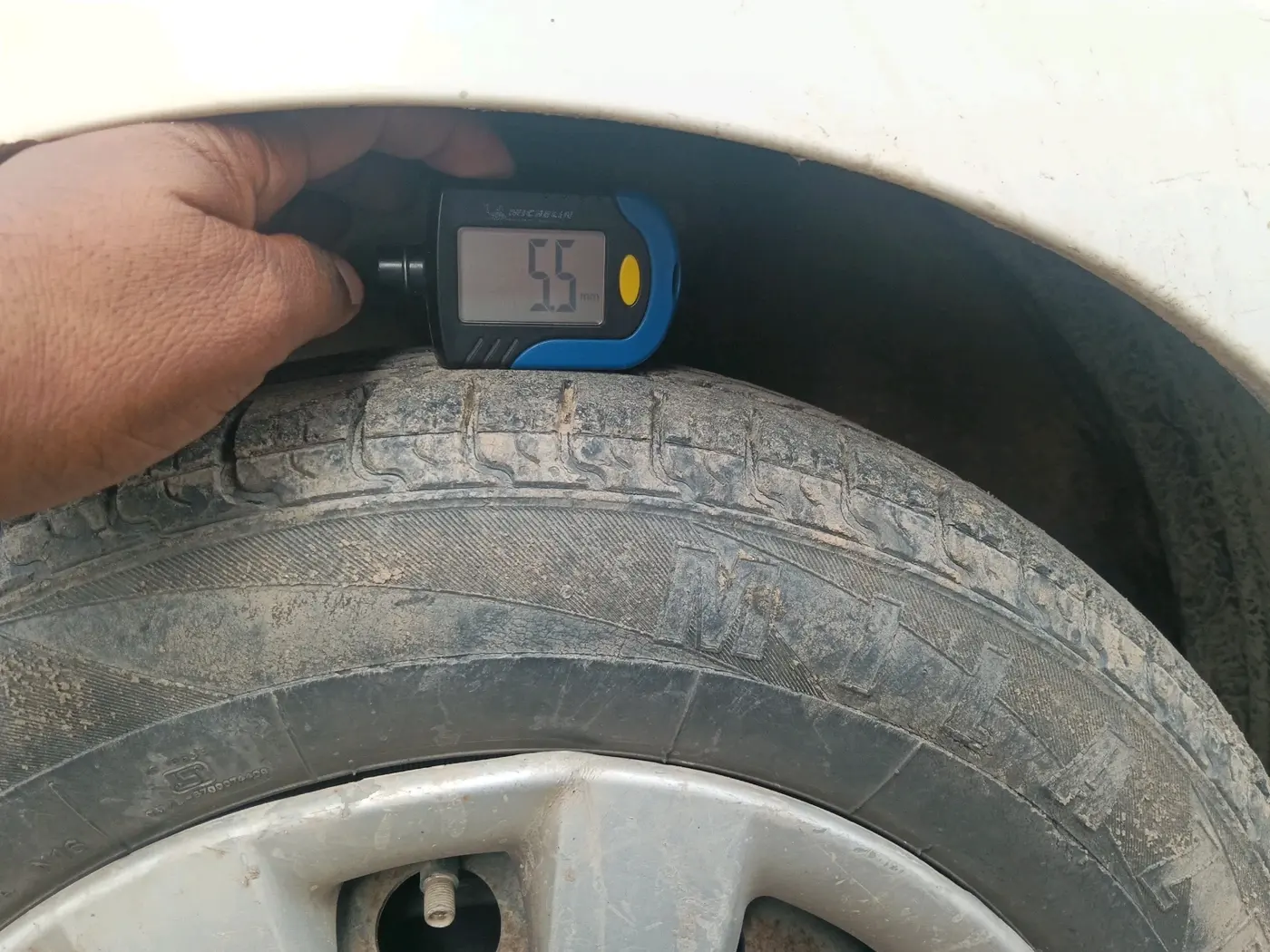 2011 Hyundai Eon SPORTZ, Petrol, Manual, 92,134 km, tyre