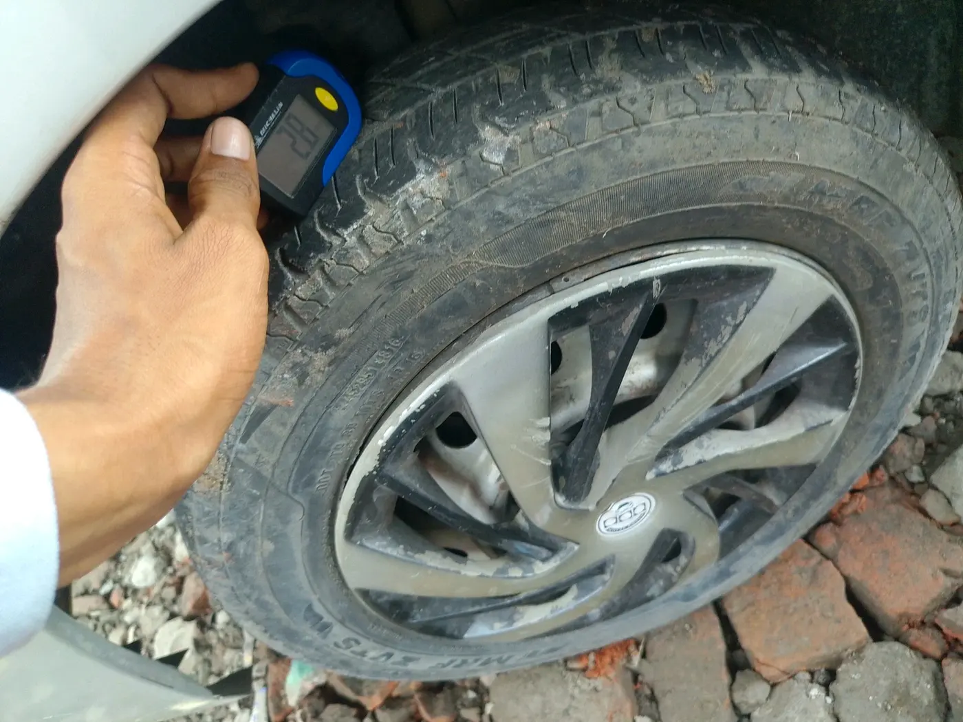 2013 Maruti Wagon R 1.0 LXI, Petrol, Manual, 76,805 km, tyre