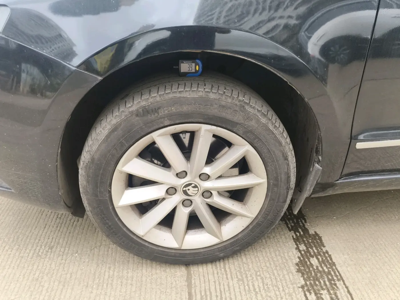 2014 Skoda Superb ELEGANCE 1.8 TSI AT, Petrol, Automatic, 80,033 km, tyre