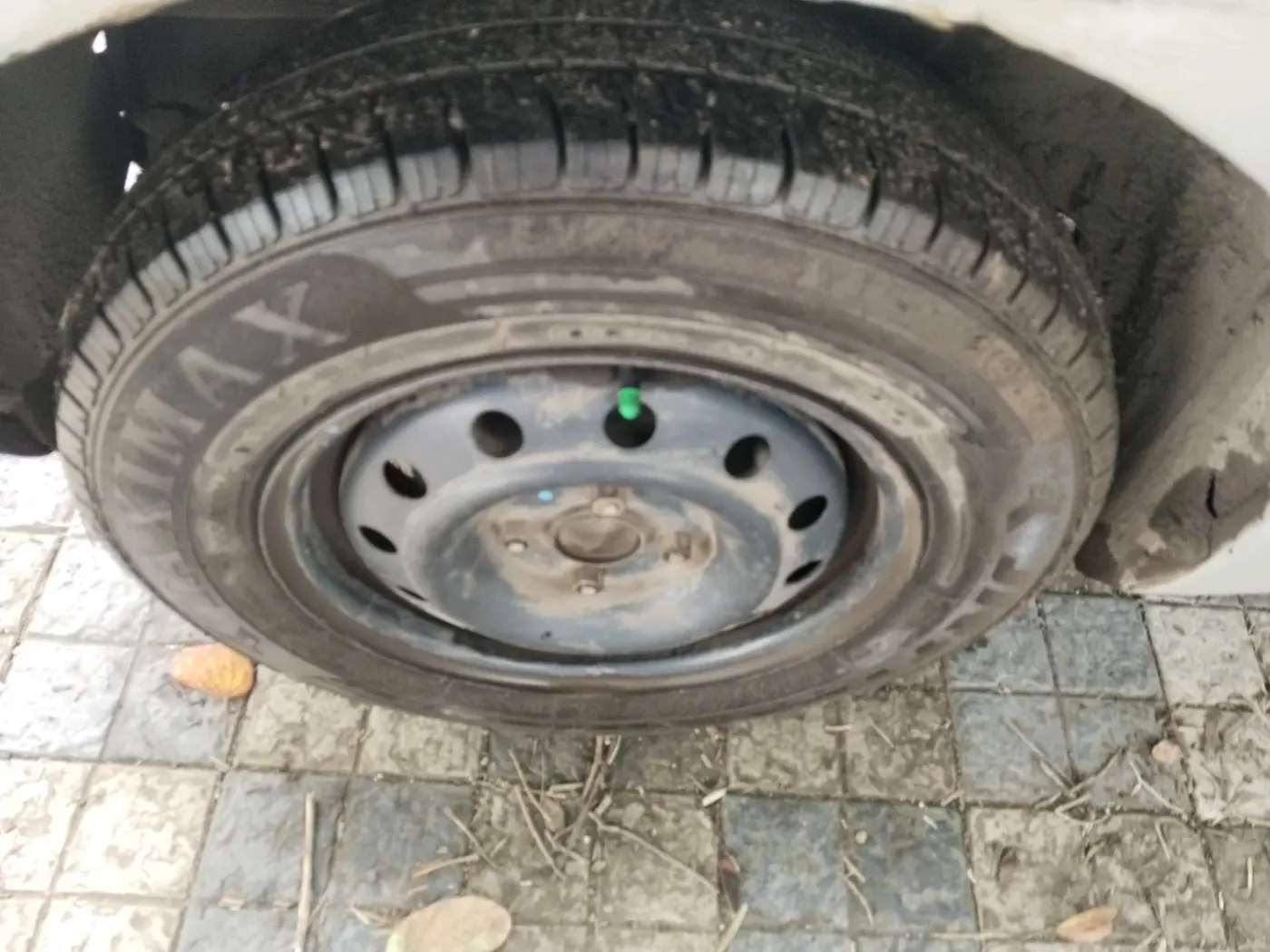 2013 Maruti Swift VDI, Diesel, Manual, 3,91,003 km, tyre