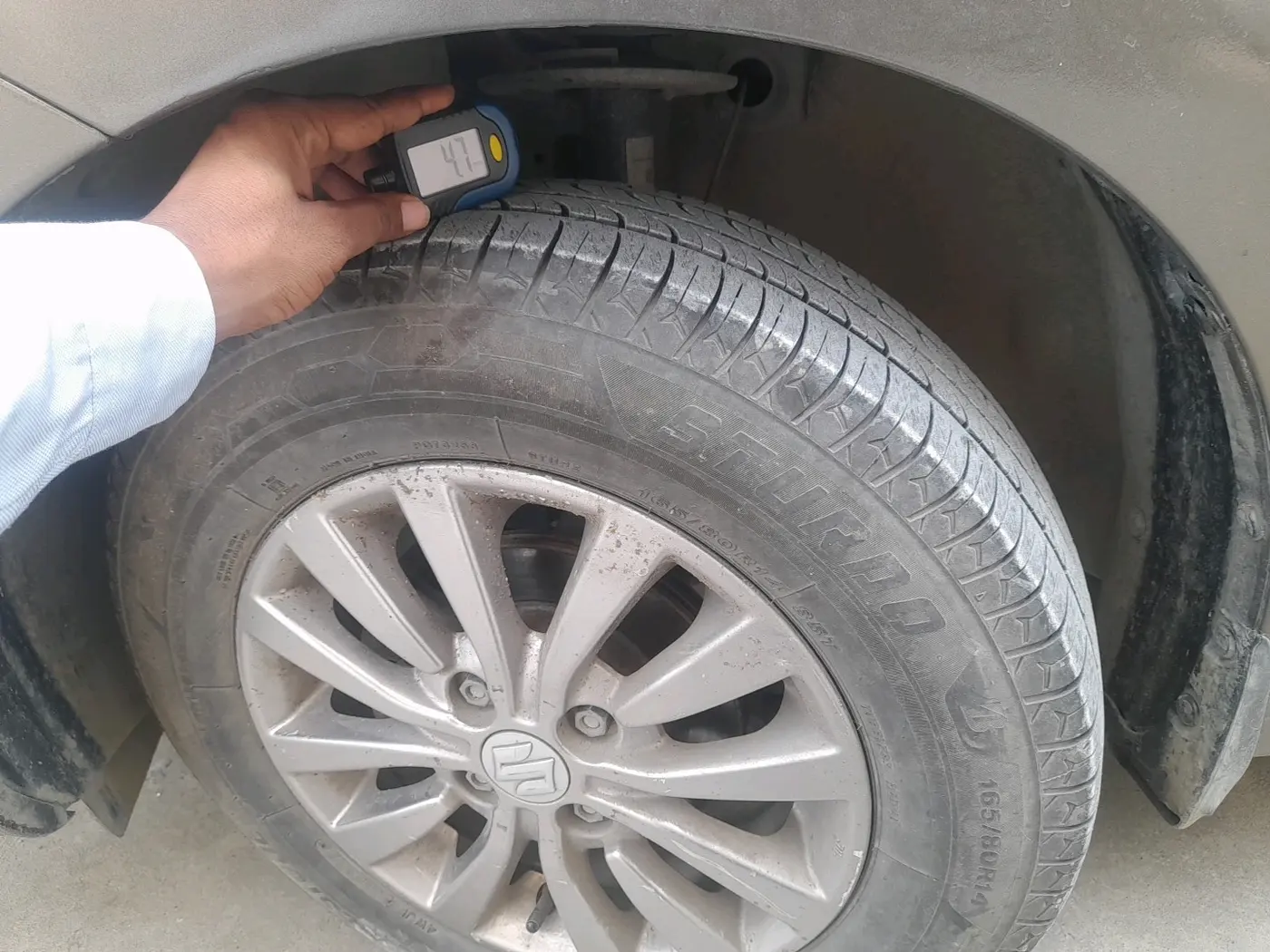 2019 Maruti Dzire VXI, Petrol, Manual, 1,30,543 km, tyre