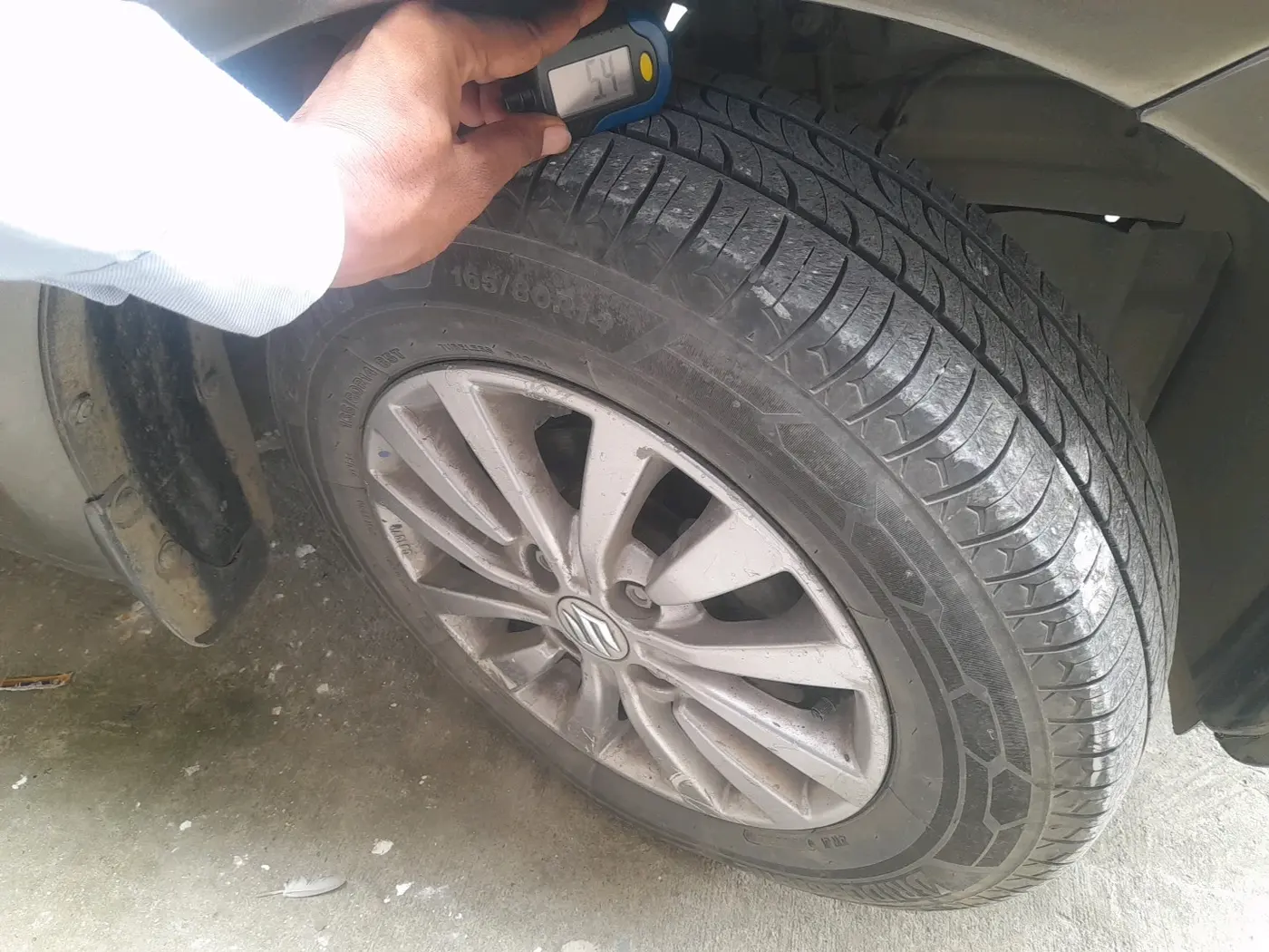2019 Maruti Dzire VXI, Petrol, Manual, 1,30,543 km, tyre