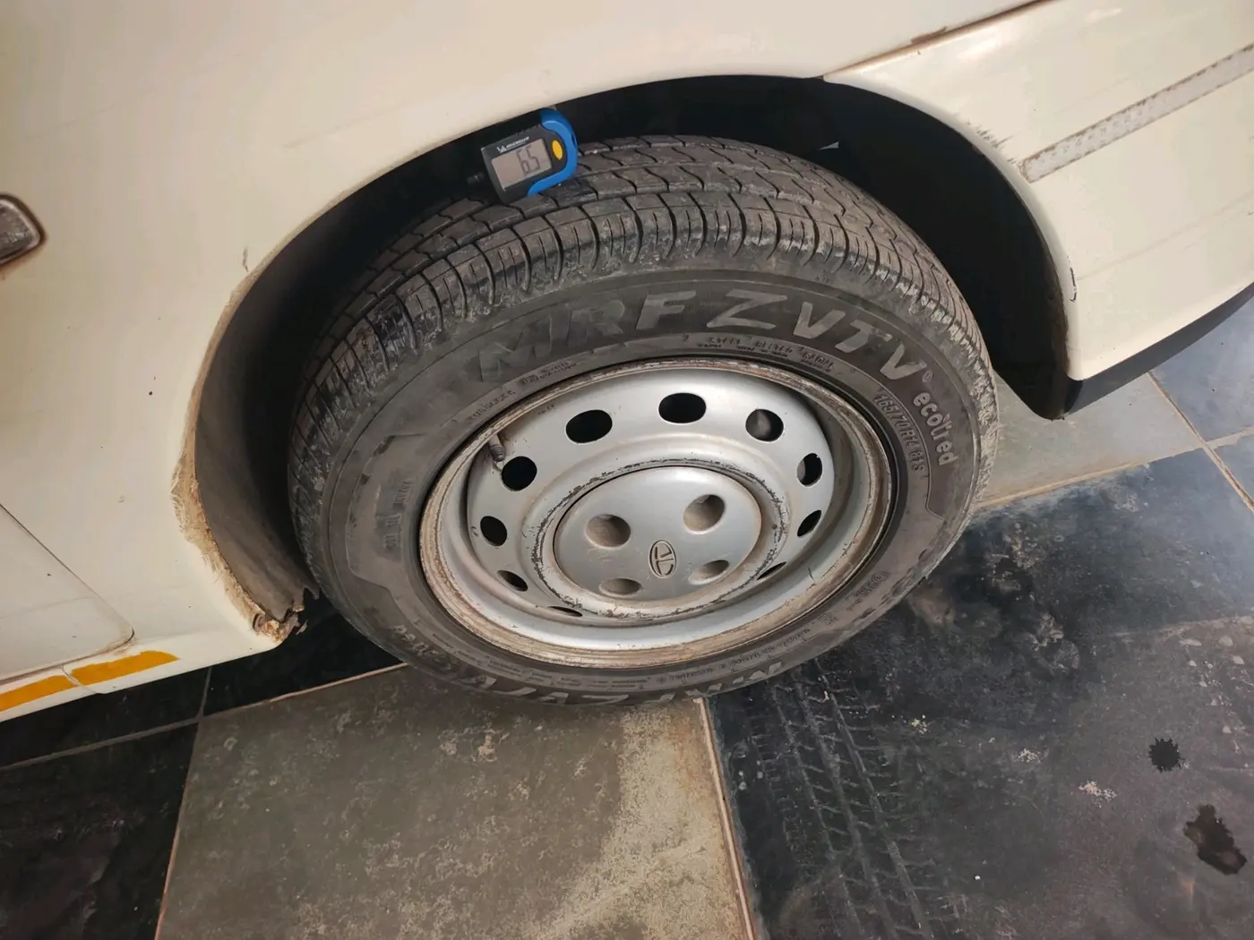 2014 Tata Indigo ECS LS TDI, Diesel, Manual, 2,10,856 km, tyre